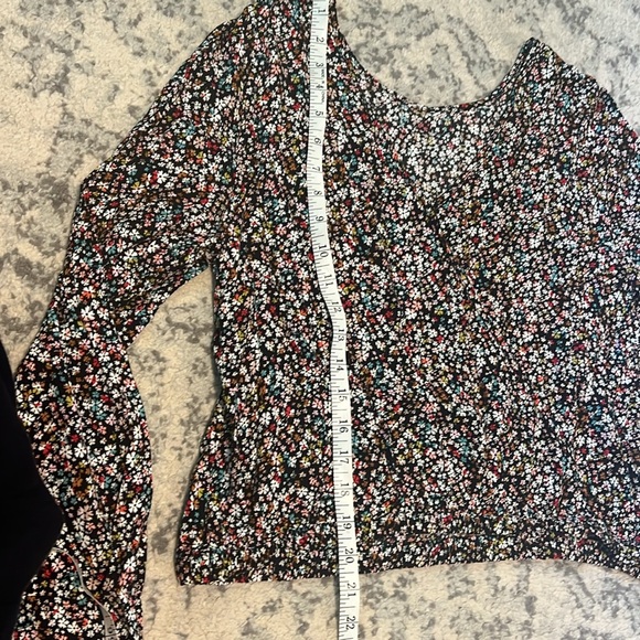 Floral Loft cropped Blouse, size Medium - Picture 6 of 6